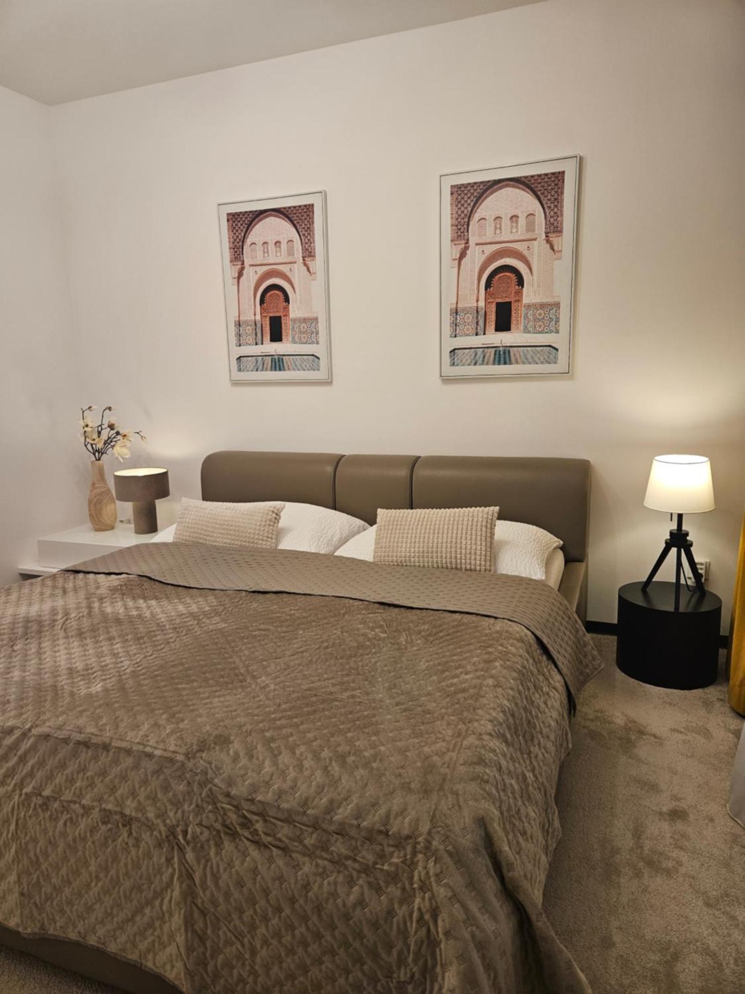 Rose Luxury Apartment & 24H Self Check-In With Private Parking Banská Bystrica Eksteriør billede