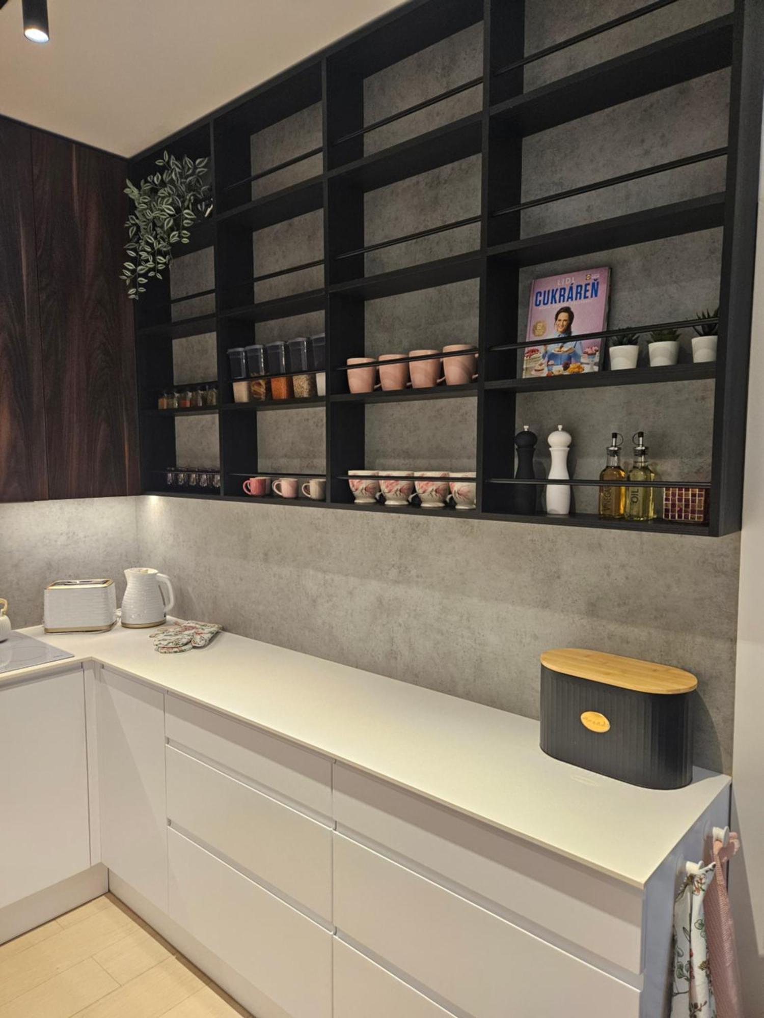 Rose Luxury Apartment & 24H Self Check-In With Private Parking Banská Bystrica Eksteriør billede