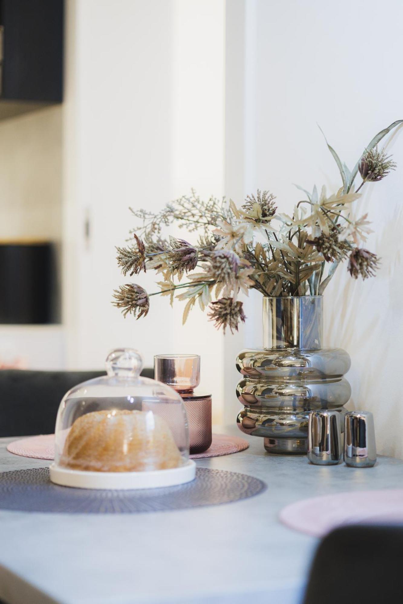 Rose Luxury Apartment & 24H Self Check-In With Private Parking Banská Bystrica Eksteriør billede