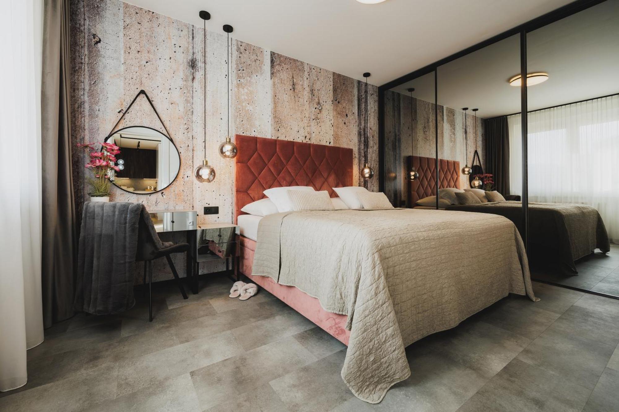 Rose Luxury Apartment & 24H Self Check-In With Private Parking Banská Bystrica Eksteriør billede