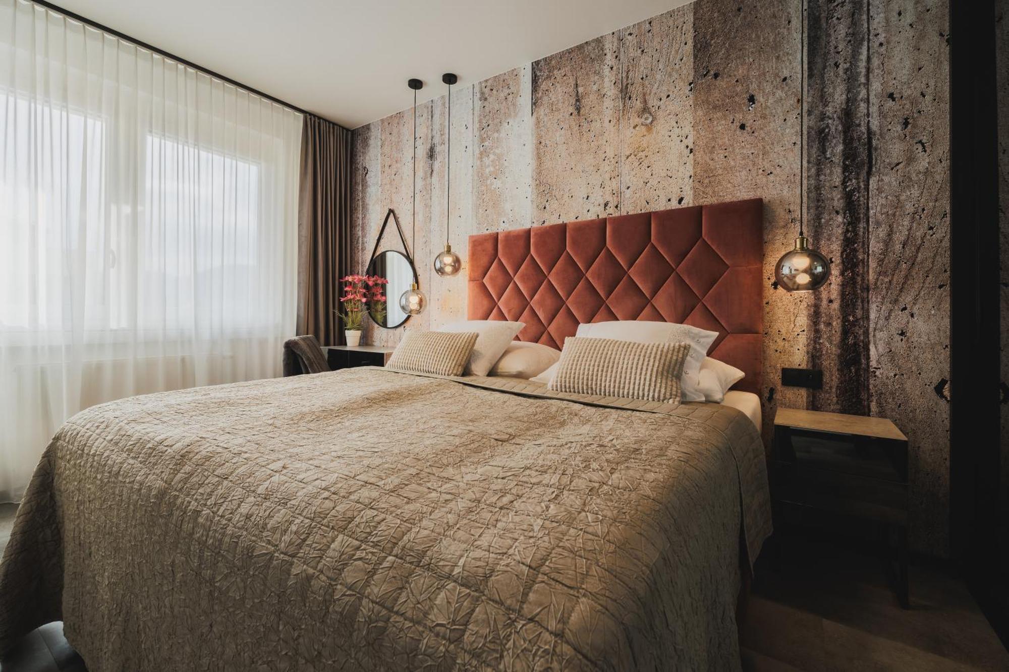 Rose Luxury Apartment & 24H Self Check-In With Private Parking Banská Bystrica Eksteriør billede